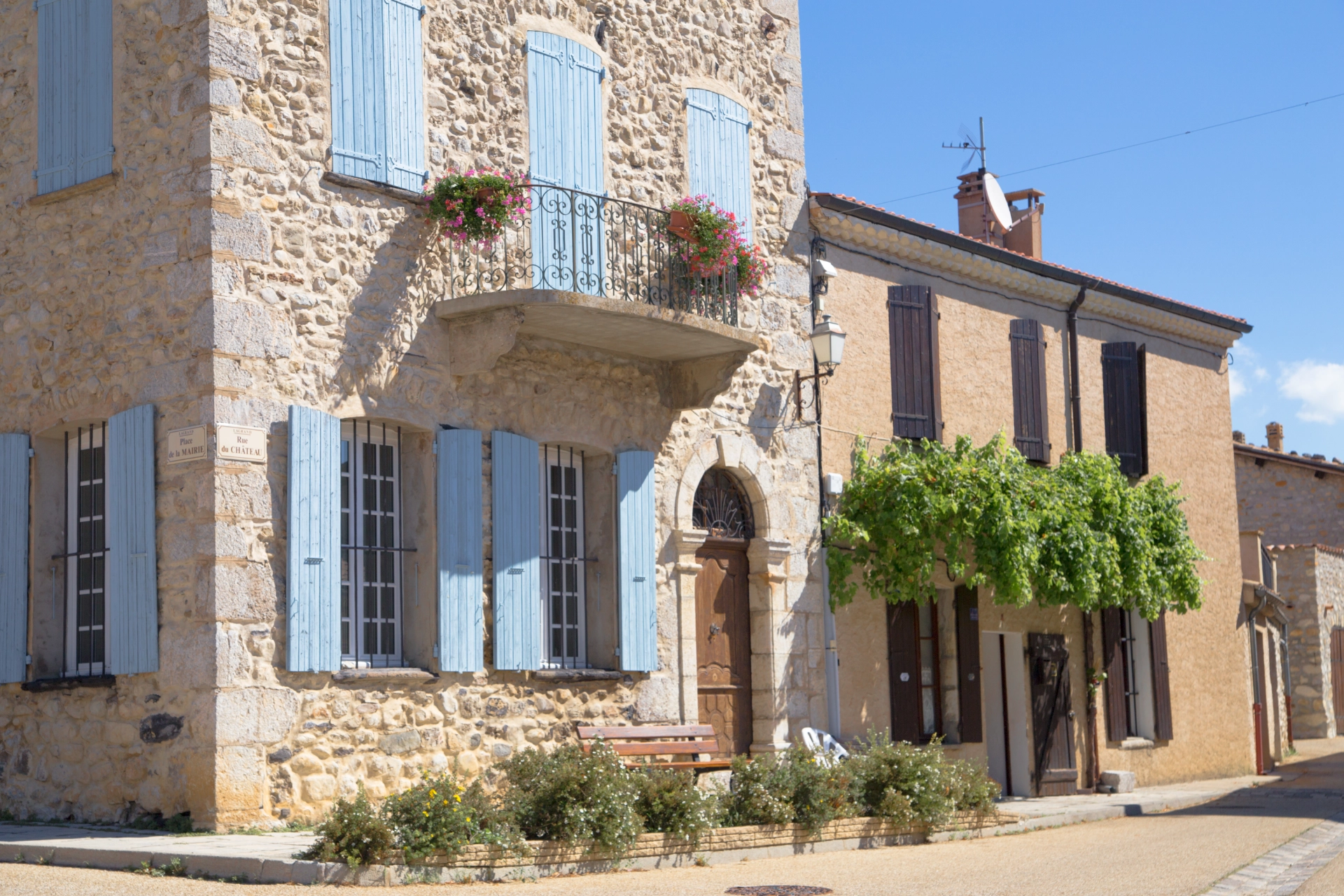 Façade en pierre préservée grâce à l'isolation par l'intérieur